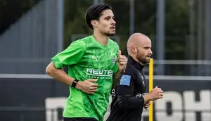Kevin Diks menjalani sesi latihan bersama Borussia Monchengladbach jelang bergulirnya Bundesliga 2025/2026. (Dok. Borussia Monchengladbach).
