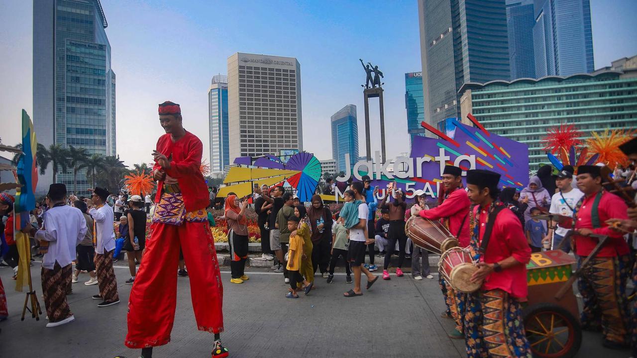 FOTO: Pawai Budaya Betawi Semarakkan HUT ke 499 Jakarta di Bundaran HI