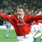 Manchester United striker Teddy Sherringham celebrates after equalising against Bayern Munich in the EUFA Champions League final, 26 May 1999 in Barcelona. United went on to win the game 2-1. (ELECTRONIC IMAGE)