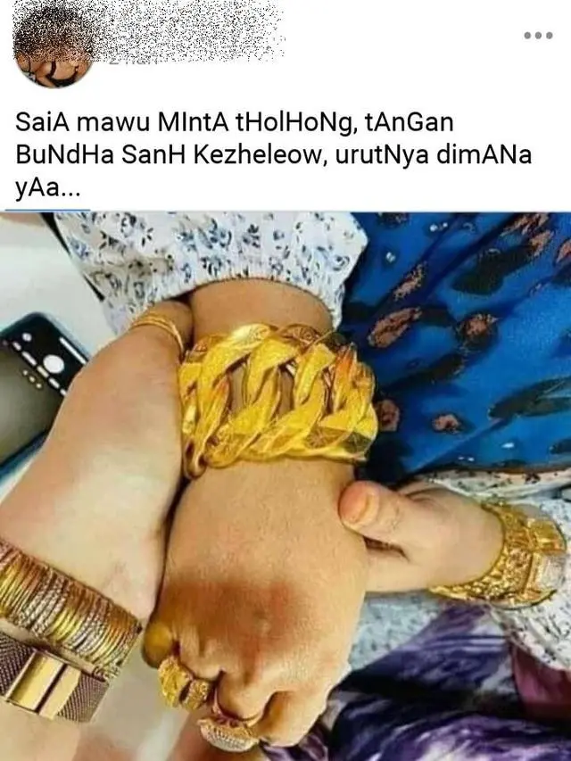 10 Momen Emak-Emak Pamer Perhiasan Ini Bikin Tepuk Jidat