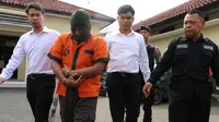 Tersangka pencabulan anak di bawah umur, HS (53) alias Kanjeng Sultan ditahan di Polres Kebumen. (Foto: Liputan6.com/Polres Kebumen/Muhamad Ridlo)