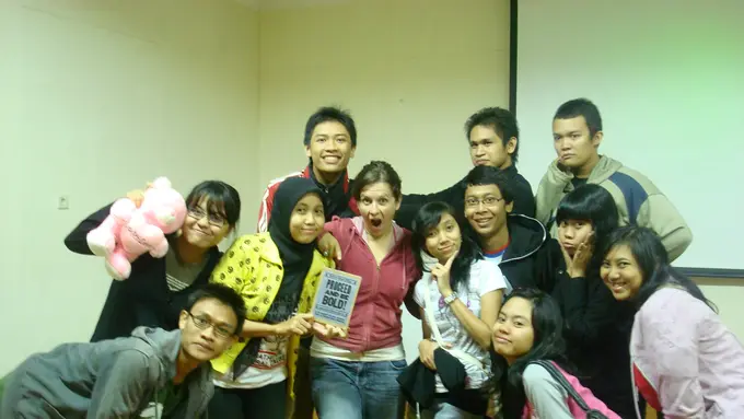 Kerja dengan Bahagia? 5 Alasan Kenapa Kamu Harus Jadi Guru