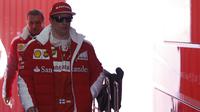 Kimi Raikkonen dari Ferarri menjadi yang tercepat dengan catatan waktu 1m23,477s pada sesi terakhir tes pramusim di Sirkuit Catalunya, Montmelo, Barcelona, Spain, Kamis, (25/2/2016). (REUTERS/Sergio Perez)