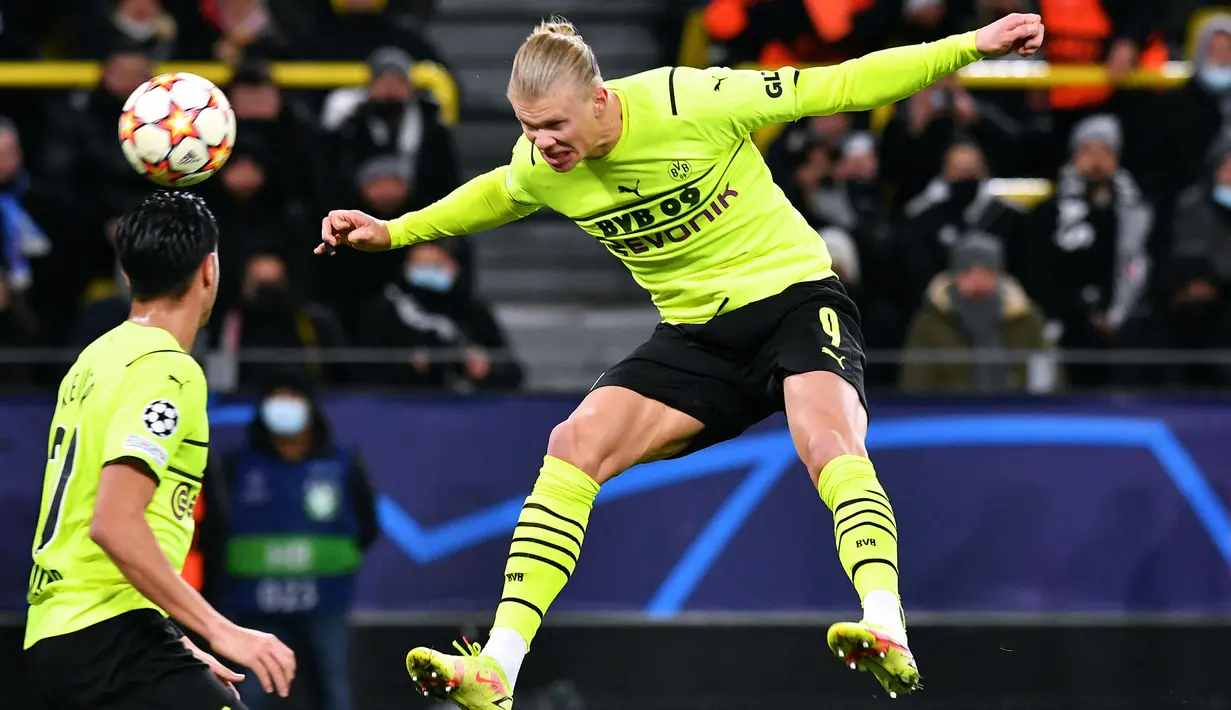 Erling Haaland merupakan mesin gol milik Borussia Dortmund. Tak hanya gacor di Liga Jerman, pemuda 21 tahun tersebut juga tercatat telah mencetak 11 gol dan 8 assist dalam 8 penampilannya di Liga Champions 2021/2022. (AFP/Uwe Kraft)