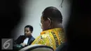 Gubernur Papua periode 2006-2011, Barnabas Suebu didakwa melakukan tindak pidana korupsi dalam perencanaan pembangunan PLTA yang merugikan keuangan negara senilai Rp 43,362 miliar, Jakarta, Senin (6/7/2015). (Liputan6.com/Helmi Afandi)
