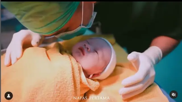 Anjani Dina melahirkan anak kedua, diberi nama Atarazka Gasendra Alkafia (Foto: Instagram anjanidinavdw/nafaspertama)