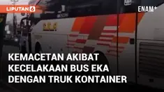 Kecelakaan terjadi di dekat Pasar Babadan, Ungaran, Kabupaten Semarang. Bus Eka mengalami kerusakan parah setelah menabrak truk kontainer
