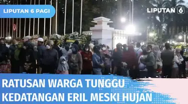 Antusias warga untuk menanti kedatangan rombongan Ridwan Kamil beserta jenazah Eril terlihat di depan Gedung Pakuan Bandung. Bahkan mereka rela menunggu meski diguyur hujan.