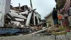 Penduduk desa memeriksa rumah mereka yang rusak setelah gempa magnitudo 5,1  di Sukabumi, Jawa Barat (10/3/2020). Menurut BMKG pusat gempa berada pada koordinat 6.81 LS dan 106.66 BT. (AFP/Handout/BNPB)