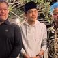 Gus Iqdam (tengah) dan h Beky berambut biru. (TikTok)