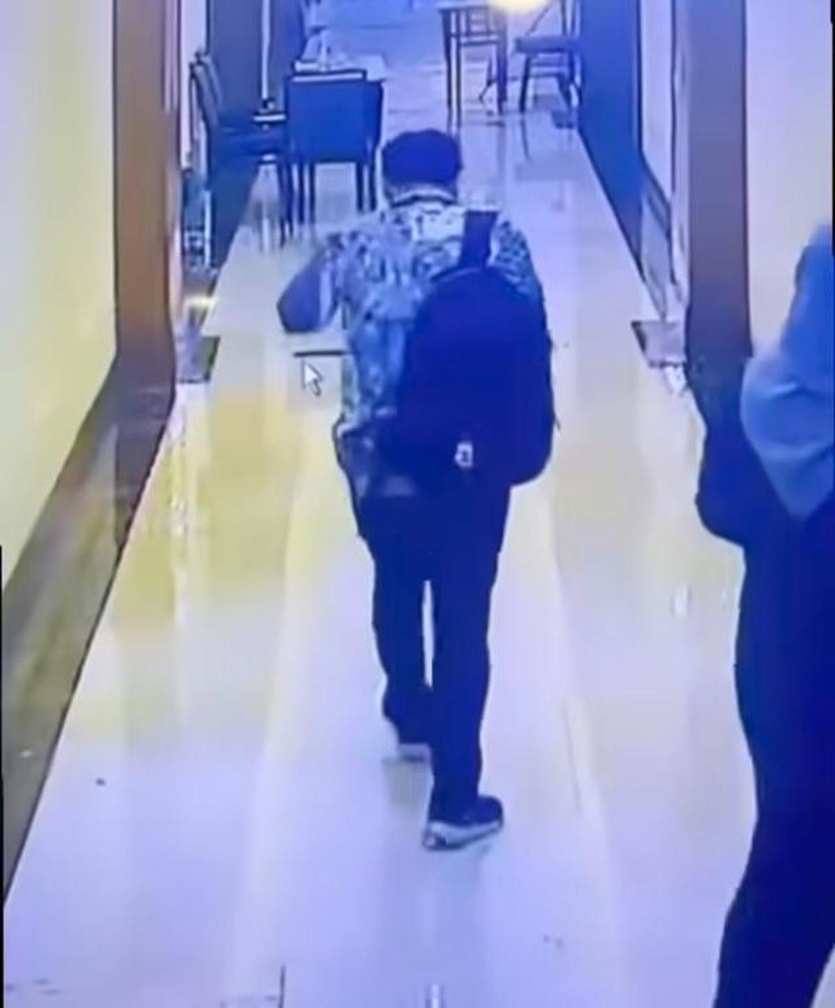 Terekam CCTV, Pria Berpakaian Rapi Gasak Laptop hingga HP di Hotel Bintang 5 Sudirman