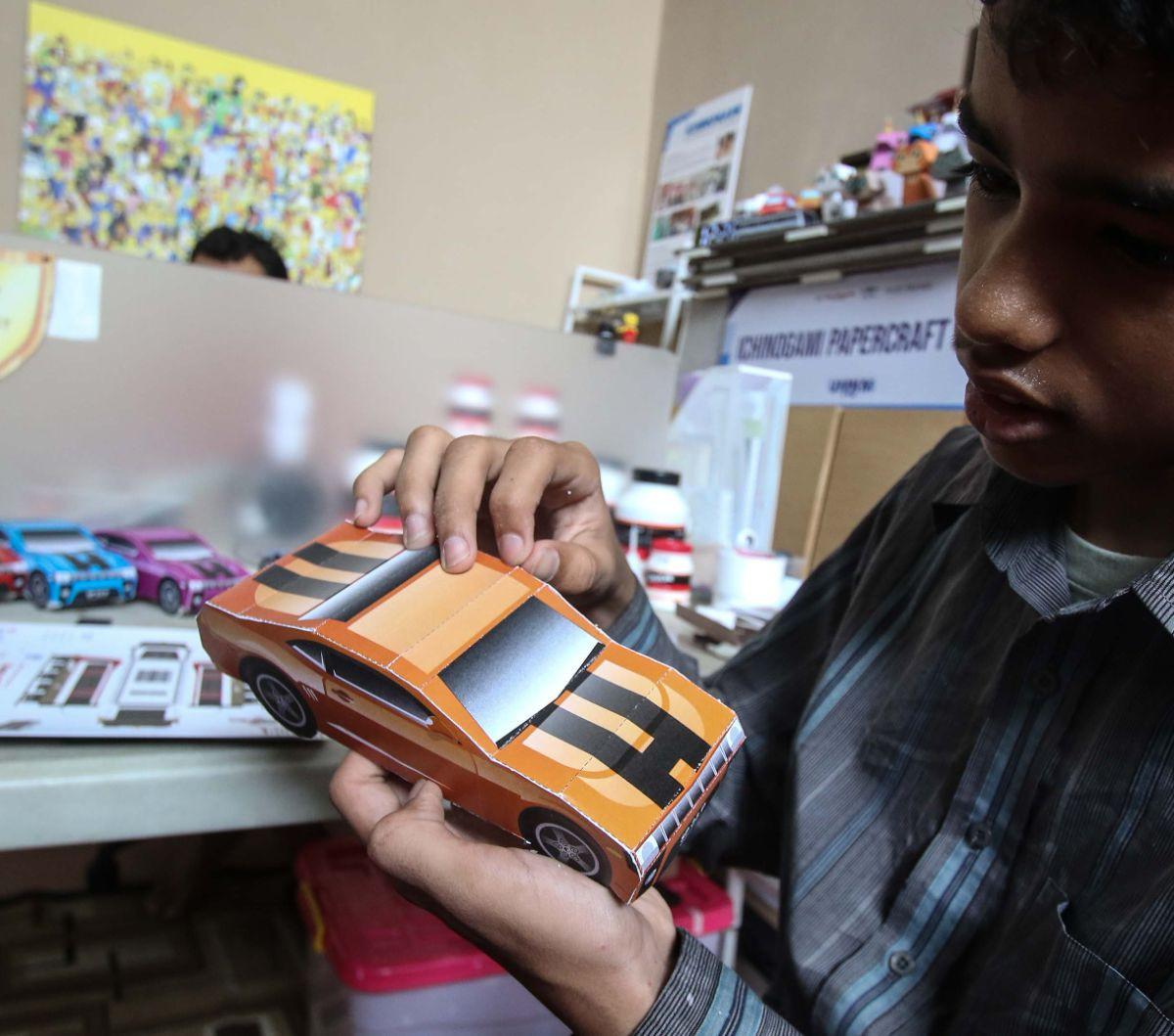 Berbagai bentuk diciptakan di rumah produksi Ichinogami ini.<br><br>Mulai dari bentuk kendaraan, boneka, ondel-ondel hingga miniatur bangunan dikerjakan oleh tim yang ahli di bidangnya.