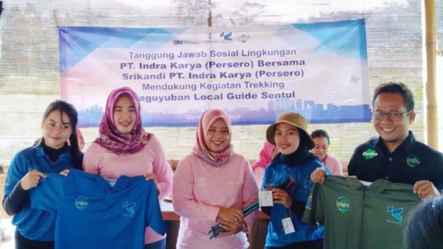 Bantuan pada Pemandu Wisata Wanita Trekking untuk Dukung Hak-Hak Wanita Berkarier