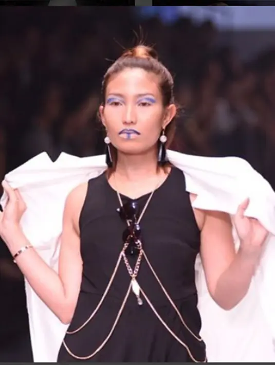 Penampilan Ayu Dewi membuat para hadirin tertawa karna kelakuannya yang energik dan jenaka.  (Via Instagram/@Lunahabit)