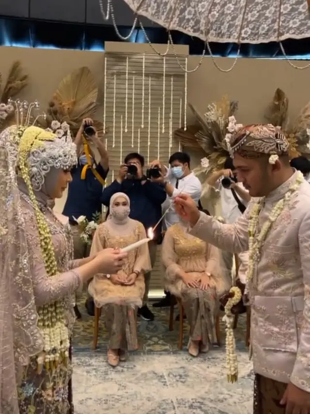 [Fimela] Kesha Ratuliu dan Adhi Permana