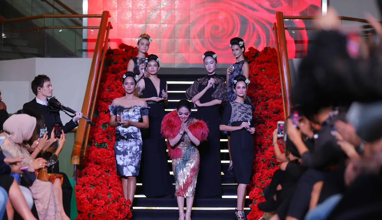 "Ingat banget tahun lalu tuh aku hampir sebulan sekali lah ke Eropa. Sekalian aku banyak produk dari sana yang dilaunching nanti, akan syuting di India dalam waktu dekat. Semuanya sedang dalam proses penggodokan,” pungkasnya. (Nurwahyunan/Bintang.com)