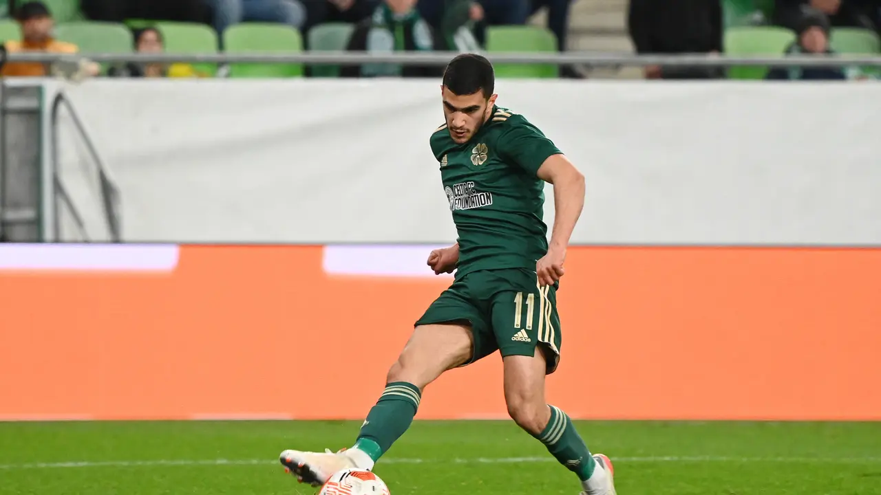 Pemain Israel Liel Abada membela Celtic