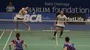 Pasangan  ganda putri Indonesia, Della Puspita Haris/Rosyita Eka Putri Sari, kalah dari pasangan Korea, Chang Ye Na/Lee So hee pada laga Indonesia Open 2017 di JCC, Jumat (16/6/2017). Indonesia kalah 21-17, 13-21- 13-21. (Bola.com/M Iqbal Ichsan)