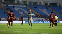 Penyerang PSS Sleman,&nbsp;Gustavo Tocantins, mencetak gol sekaligus menyelamatkan timnya dari kekalahan kontra PSM Makassar pada laga pekan ke-14 BRI Liga 1 di Stadion Batakan, Balikpapan, Jumat (13/12/2024) sore WIB. Berkat gol Tocantis, PSS bermain imbang 1-1 kontra PSM. (dok. PSS Sleman)&nbsp;&nbsp;