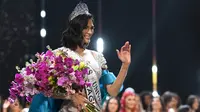 Miss Universe 2023 yang baru dinobatkan, Sheynnis Palacios dari Nikaragua, melambai setelah memenangkan kontes kecantikan tahunan di San Salvador pada 18 November 2023. (Marvin RECINOS / AFP)