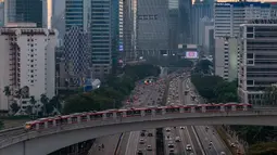 Lonjakan pengguna didorong hadirnya diskon tarif jadi Rp 80 dan perpanjangan jam operasional hingga tengah malam. (merdeka.com/Arie Basuki)