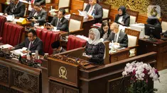 Ketua DPR Puan Maharani menyampaikan pidato saat rapat paripurna di Kompleks Parlemen, Senayan, Jakarta, Kamis (13/7/2023). (Liputan6.com/Faizal Fanani)