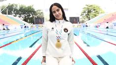 Atlet renang putri Indonesia, Masniari Wolf, kembali mengharumkan nama Tanah Air di SEA Games 2025 Thailand. Ia meraih medali emas pada final 50m gaya punggung putri dengan catatan waktu 28,80 detik pada Kamis (11/12/2025) lalu. (Dok. PB Akuatik Indonesia)