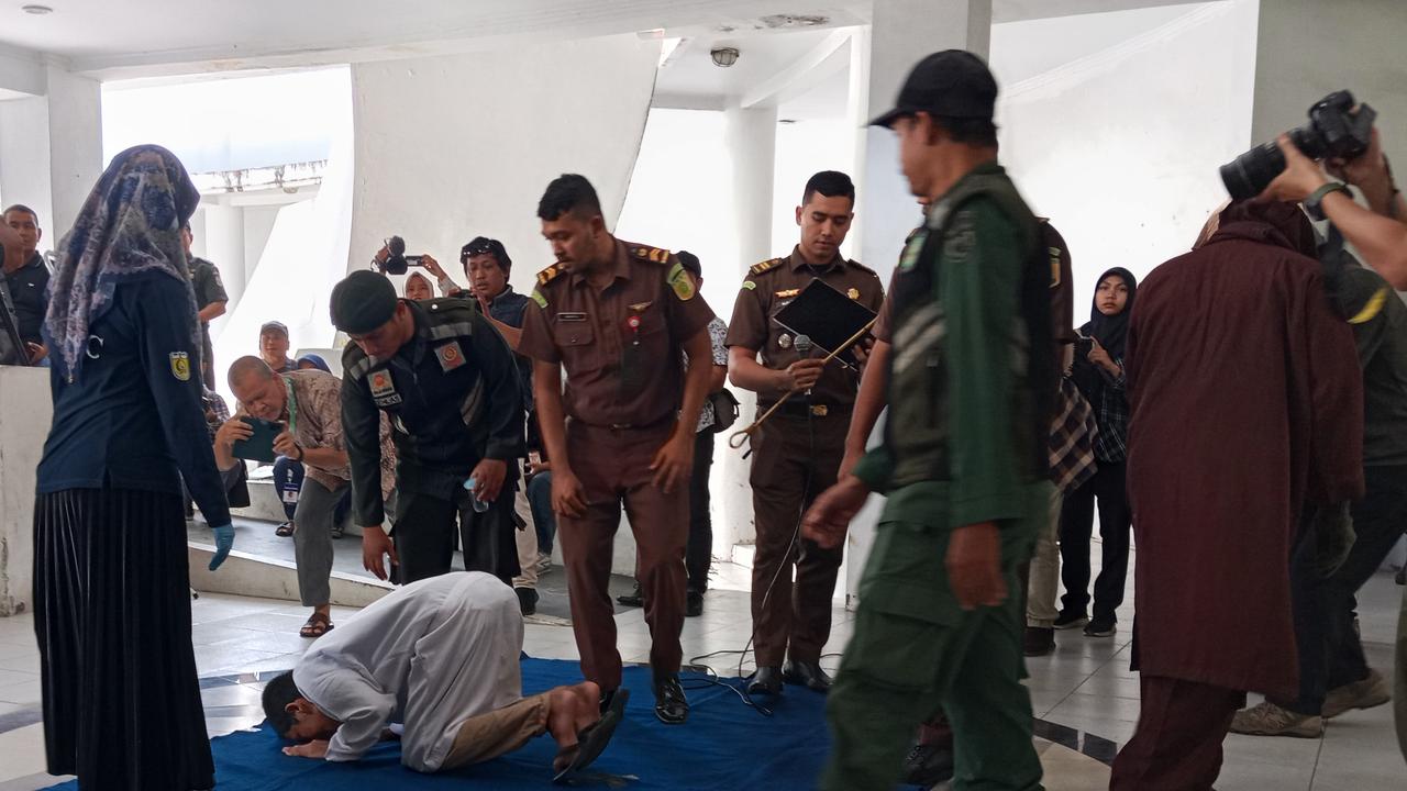 hukuman cambuk di Aceh