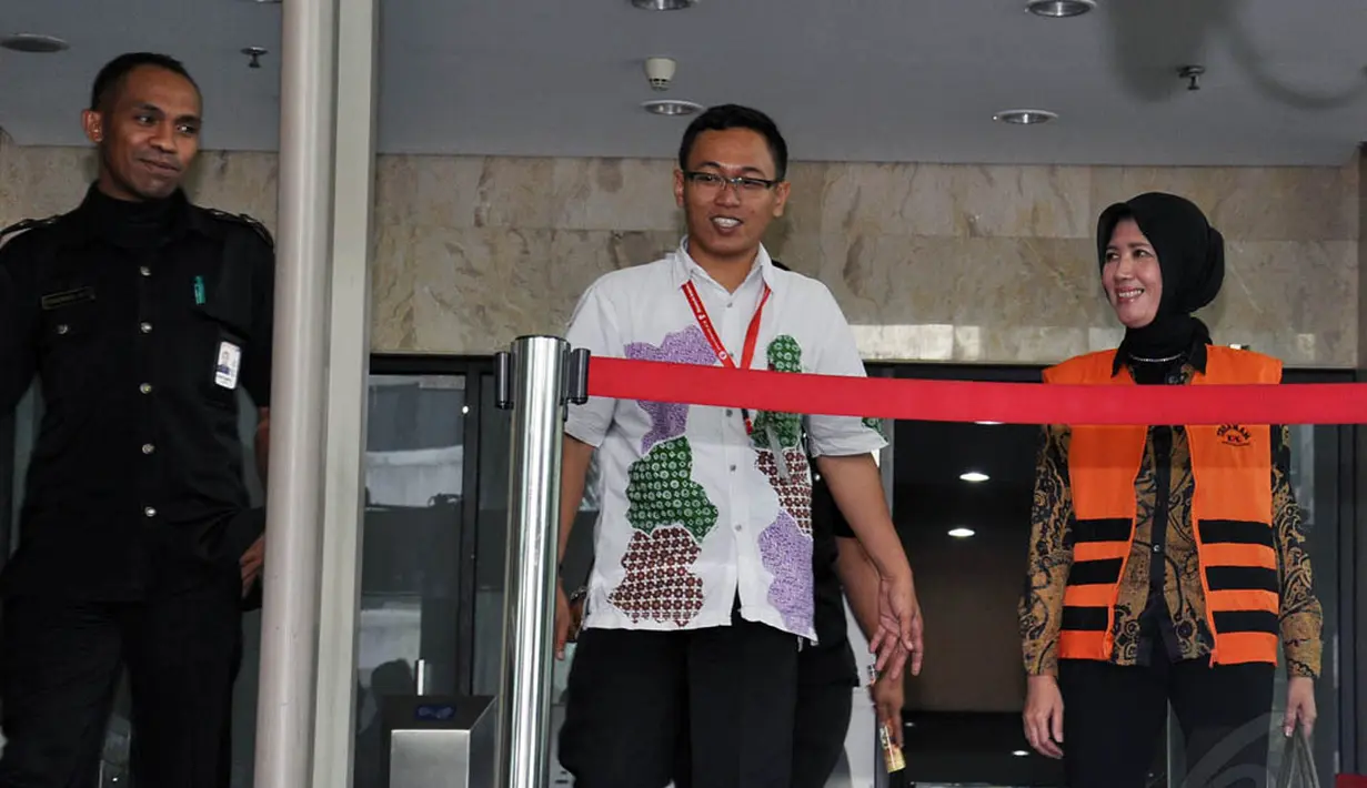 Komisi Pemberantasan Korupsi memperpanjang masa tahanan istri Wali Kota Palembang Romi Herton, Masyitoh, selama 30 hari ke depan, Jakarta, Kamis (2/10/2014) (Liputan6.Com/Miftahul Hayat)