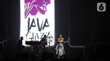 FOTO: Vina Panduwinata Tampil di Java Jazz Festival 2022