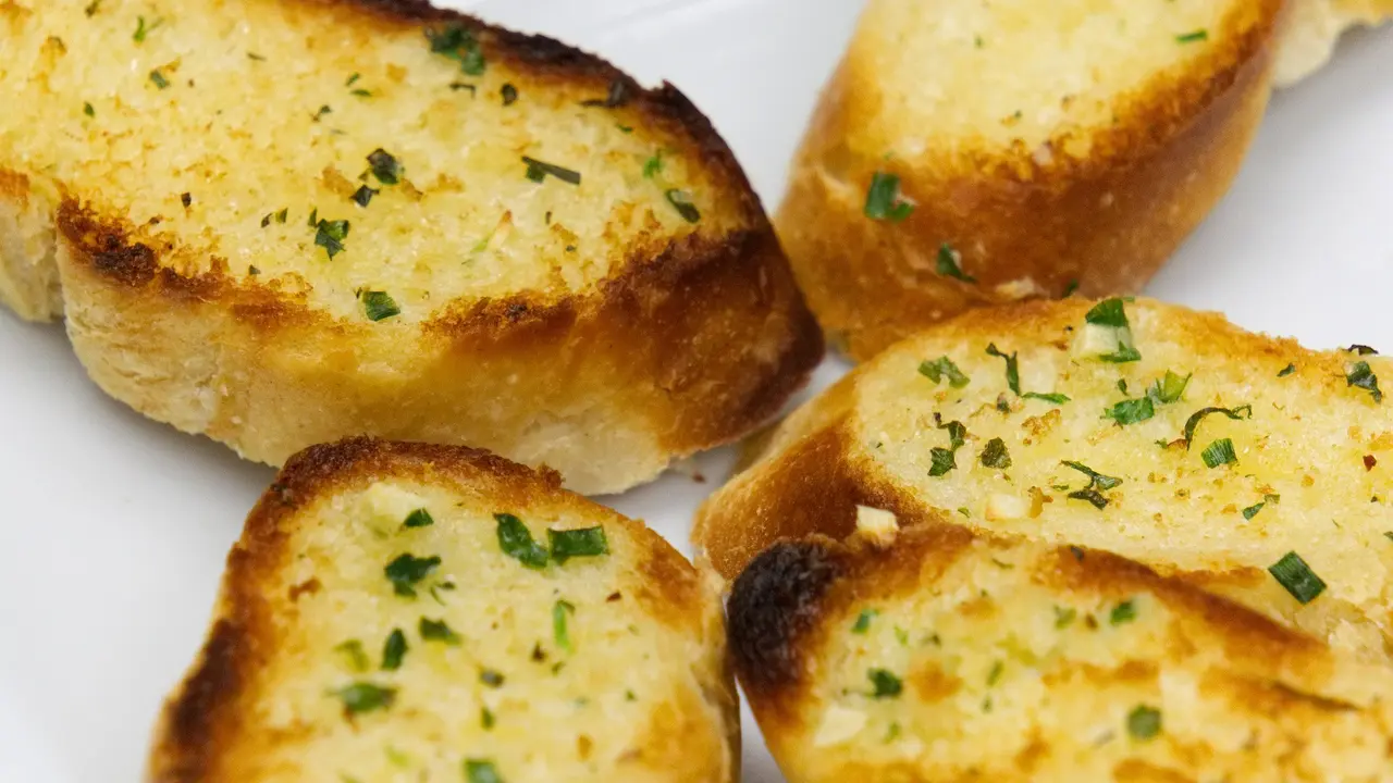Ilustrasi Garlic Bread