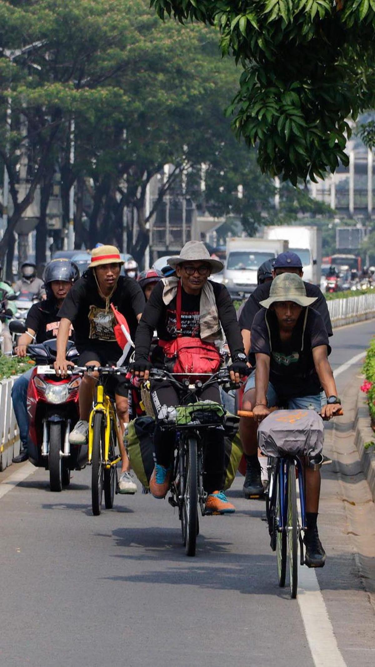 "Alhamdulillah, sambutan dan pengawalan mereka seperti tidak ada sekat dan tidak ada rivalitas," ujar Midun.