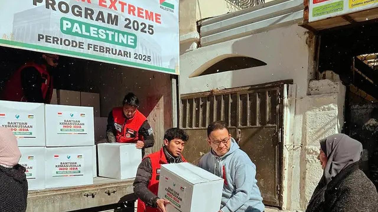 Anies Baswedan Ikut Bagikan Bantuan Kemanusiaan Langsung di Palestina Bareng Chiki Fawzi