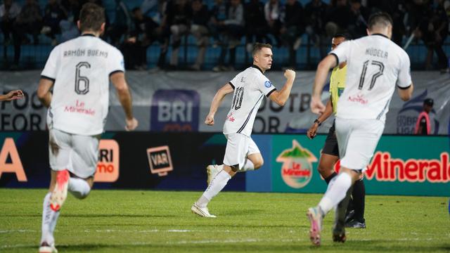 PSIS Semarang versus Persija Jakarta.