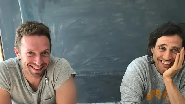 [Bintang] Chris Martin - Brad Falchuk