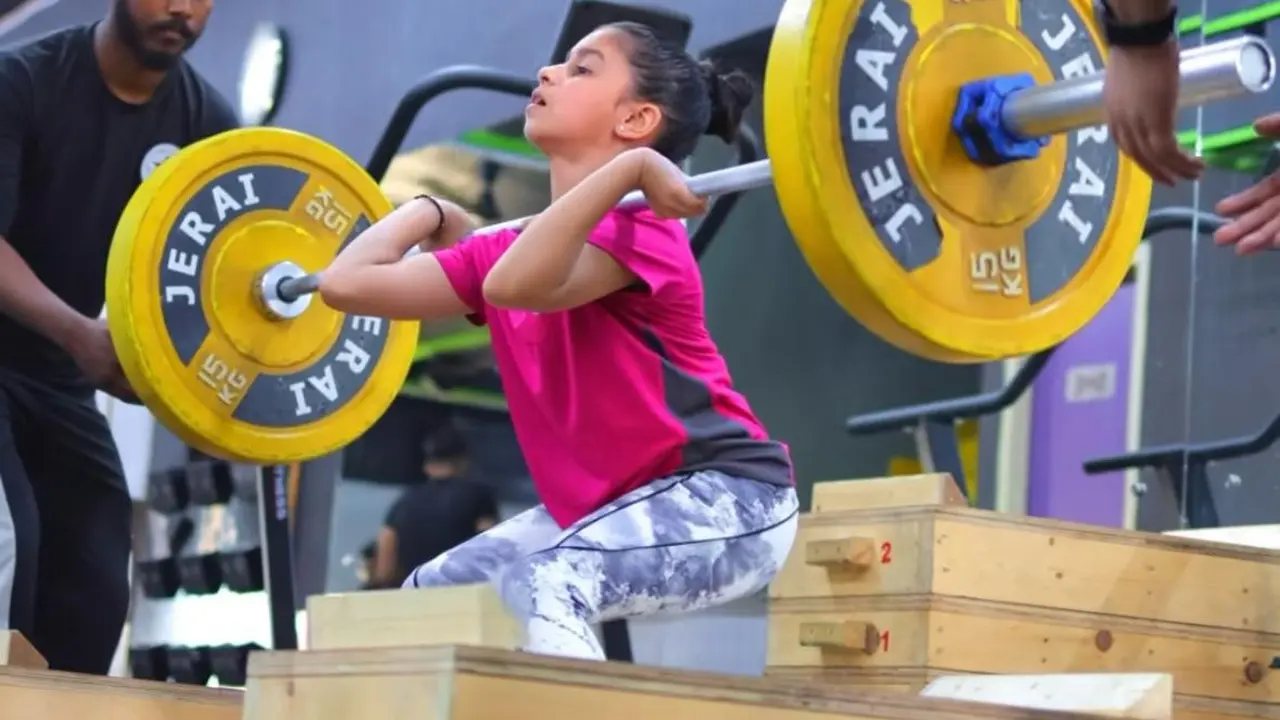 Arshia Goswami, anak perempuan asal India yang melakukan angkat beban 75 kg. (Instagram/@fit_arshia)