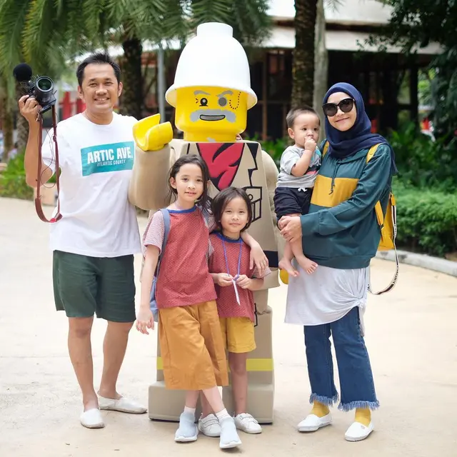 [Fimela] Zaskia Adya Mecca