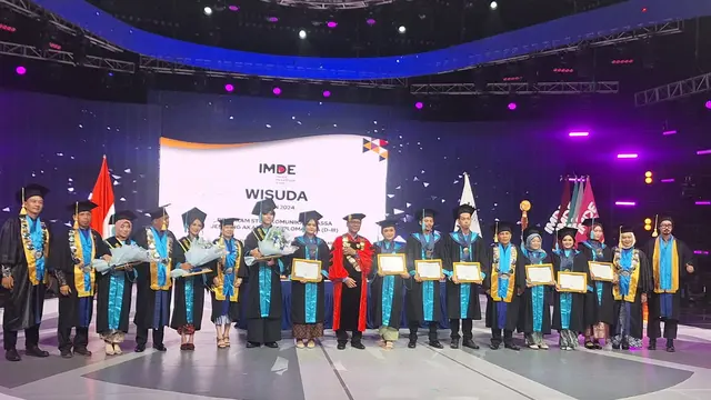 Wamen Ekonomi Kreatif Irene Umar Hadiri Wisuda Perdana IMDE, Dukung Masa Depan Industri Media
