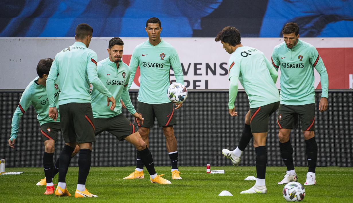 Foto Cristiano Ronaldo Bersiap Jelang Portugal Hadapi Swedia Di Uefa Nations League Dunia Bola Com