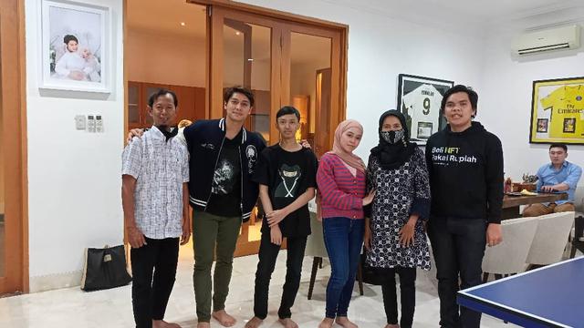 Semakin Tenar, Ini 6 Potret Ghozali Everyday Bareng Publik Figur