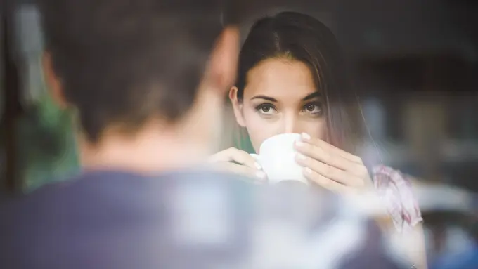 Pahami Beda Si Dia yang Cuma Menganggap Teman atau Beneran Ada Rasa, Biar Tak Salah Paham Kelamaan
