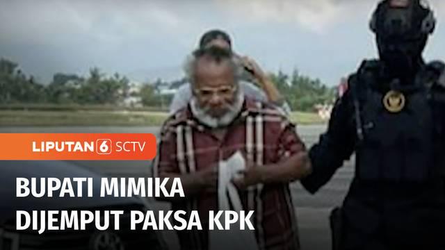 Setelah beberapa kali mangkir dari panggilan KPK, Bupati Mimika, Eltinus Omaleng akhirnya dijemput paksa oleh Penyidik KPK di sebuah hotel di Jayapura. Di bawah pengawalan ketat, Eltinus langsung diterbangkan ke Jakarta.