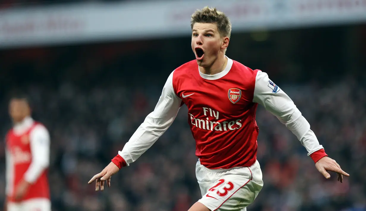 1. Andrey Arshavin - Andrey Arshavin  pernah menjadi striker andalan saat perkuat Arsenal. Pemain asal Rusia ini sukses cetak 31 gol dan 46 assists hanya dalam 145 pertandingan. (AFP/Adrian Dennis)