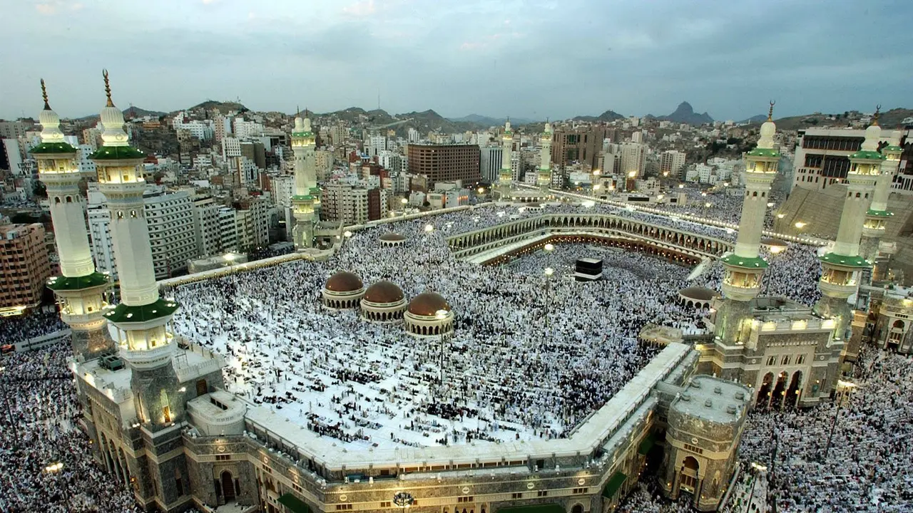 Di Balik Megahnya Masjidil Haram, Jangan Lupakan Jasa-jasa Mereka