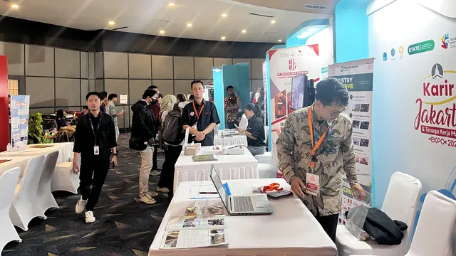 Demi Kerja Pertama, Fresh Graduate Jajal Peluang di Job Fair Karir Jakarta
