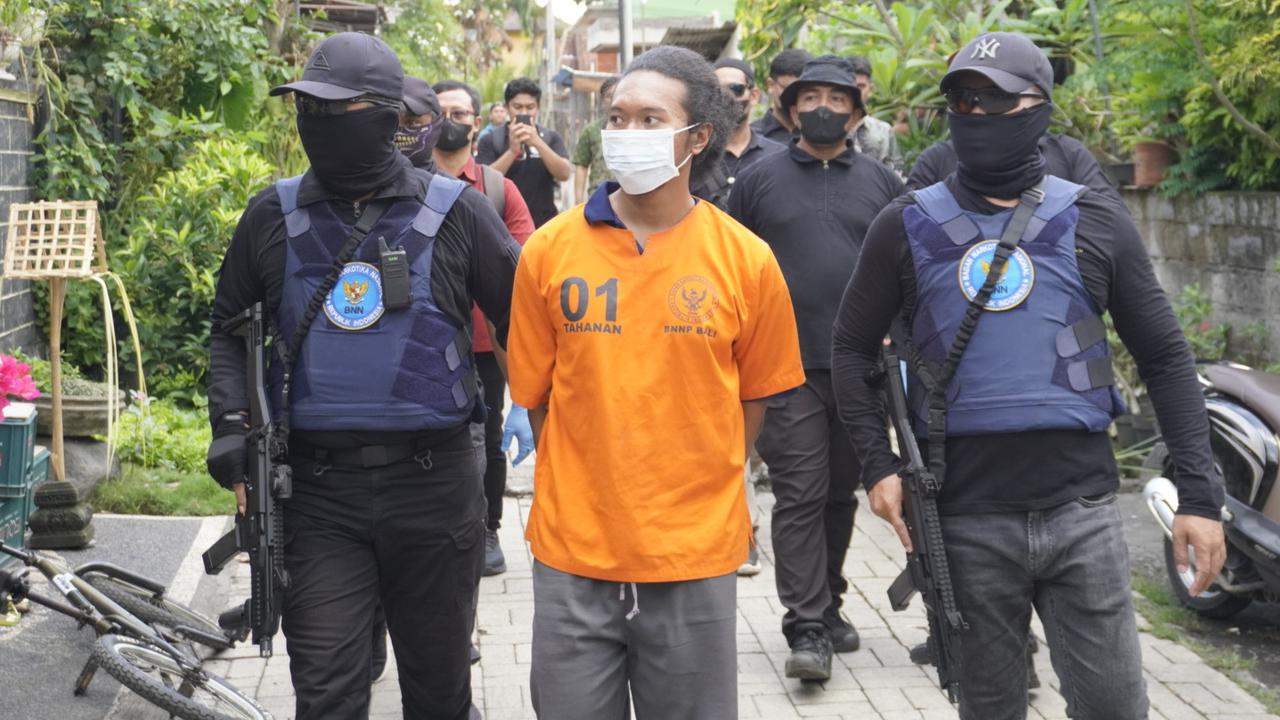 Pemuda 21 Tahun Batal Pesta Tahun Baru di Bali Usai Ganja Seberat 5,5 Kg Dibongkar BNN
