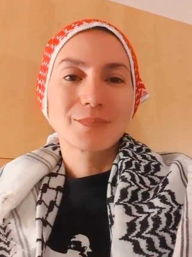 Gaya Wanda Hamidah Pakai Kaffiyeh, jadi Satu-satunya Wakil Indonesia di Kapal untuk Misi Bantuan Gaza