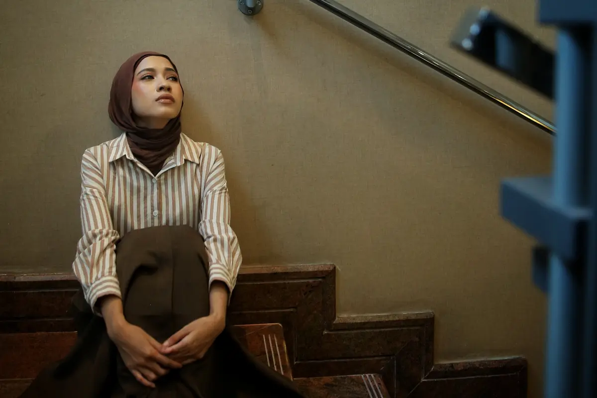 wanita februari merasa kesepian
