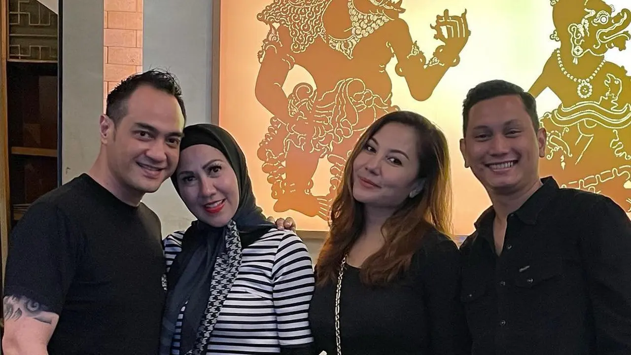 Dikabarkan Dekat, Ini 6 Potret Kebersamaan Venna Melinda dan Ferry Irawan