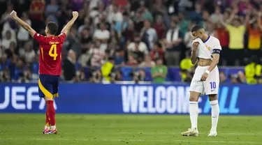 Reaksi penyerang Prancis #10 Kylian Mbappe saat bek Spanyol Nacho berselebrasi pada laga semifinal Euro 2024 di Allianz Arena, Munchen pada Rabu (10/7/2024) dini hari WIB. (AP Photo/Antonio Calanni)